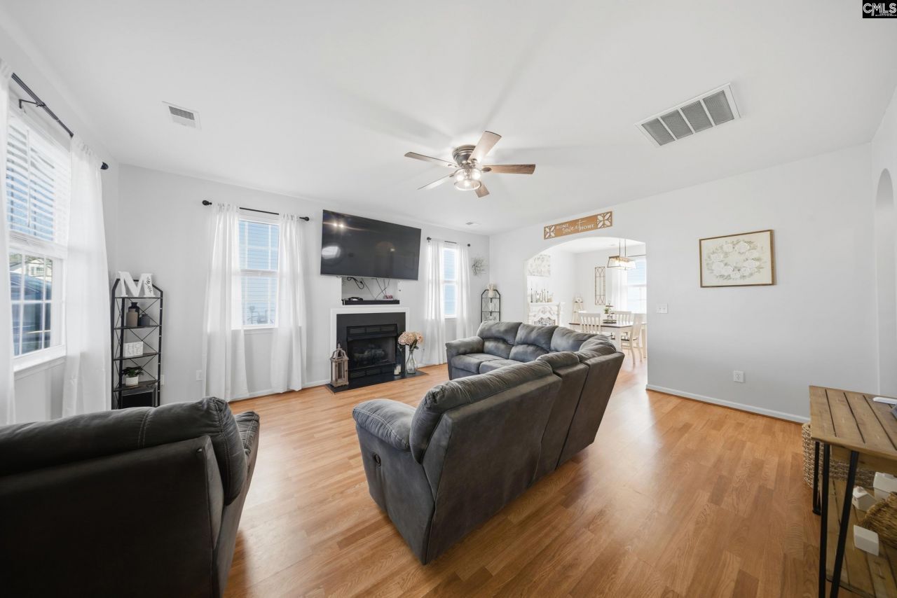 215 Black Pine Court Photo 17