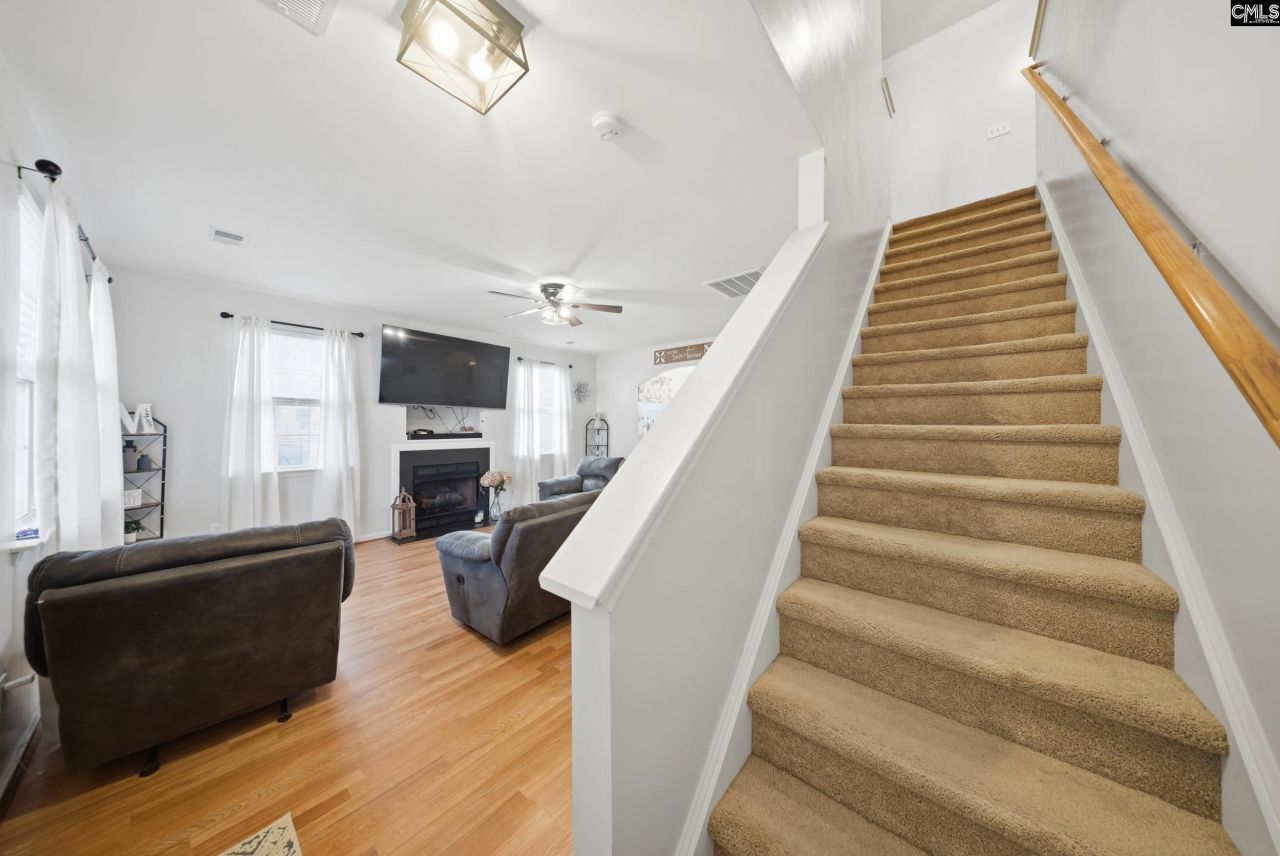 215 Black Pine Court Photo 6