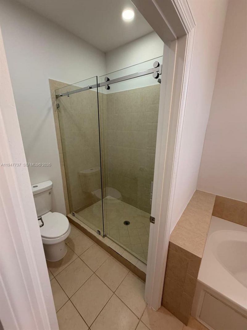 723 NE 193rd St, Miami, FL 33179 Photo