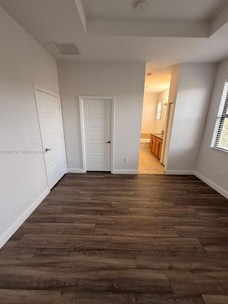 723 NE 193rd St, Miami, FL 33179 Photo