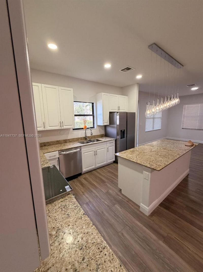 723 NE 193rd St, Miami, FL 33179 Photo