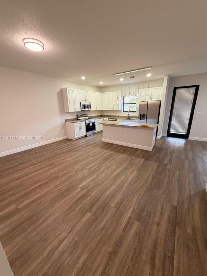 723 NE 193rd St, Miami, FL 33179 Photo