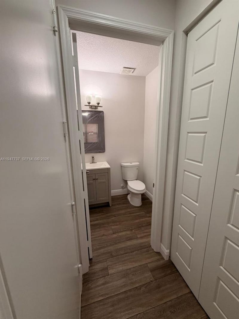 723 NE 193rd St, Miami, FL 33179 Photo