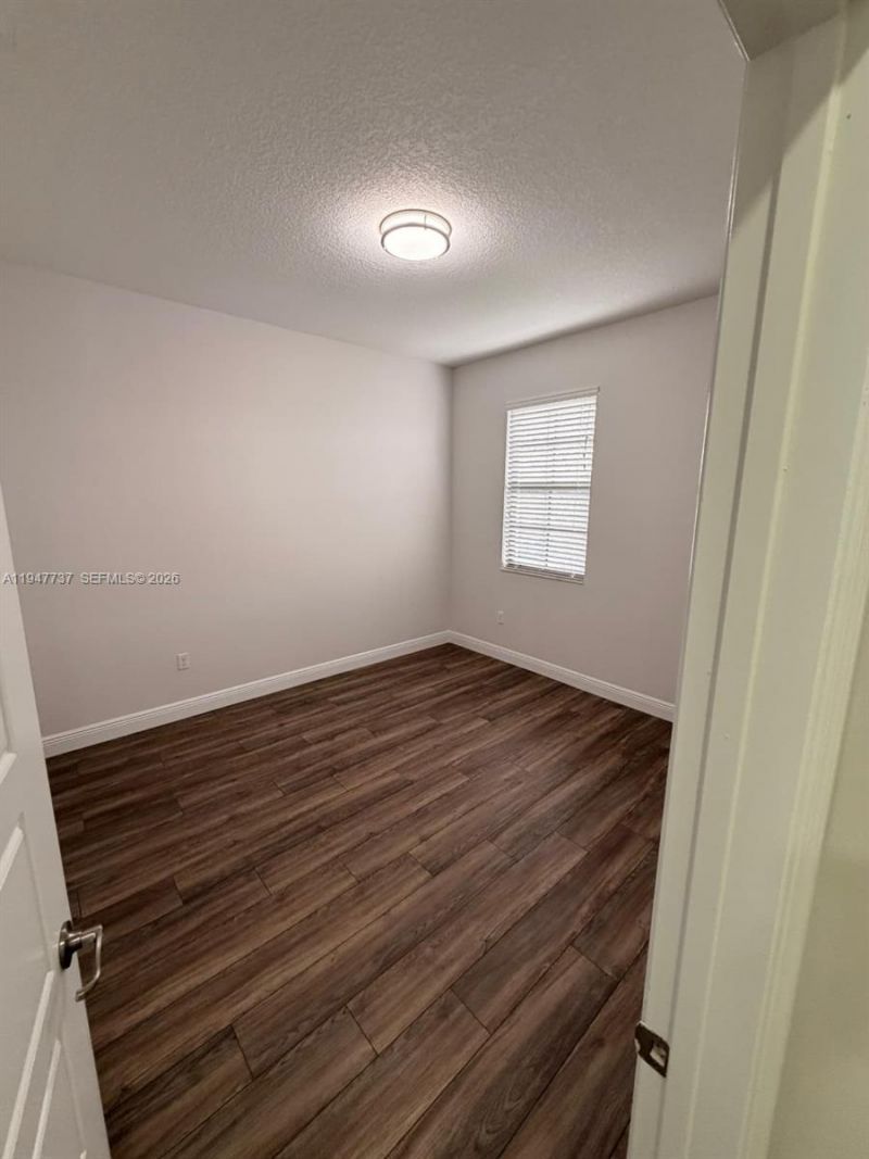 723 NE 193rd St, Miami, FL 33179 Photo