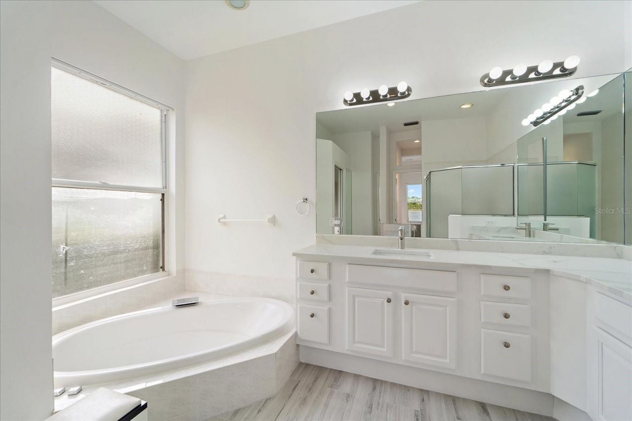 6585 Waters Edge Way, Lakewood Ranch, FL 34202 Photo