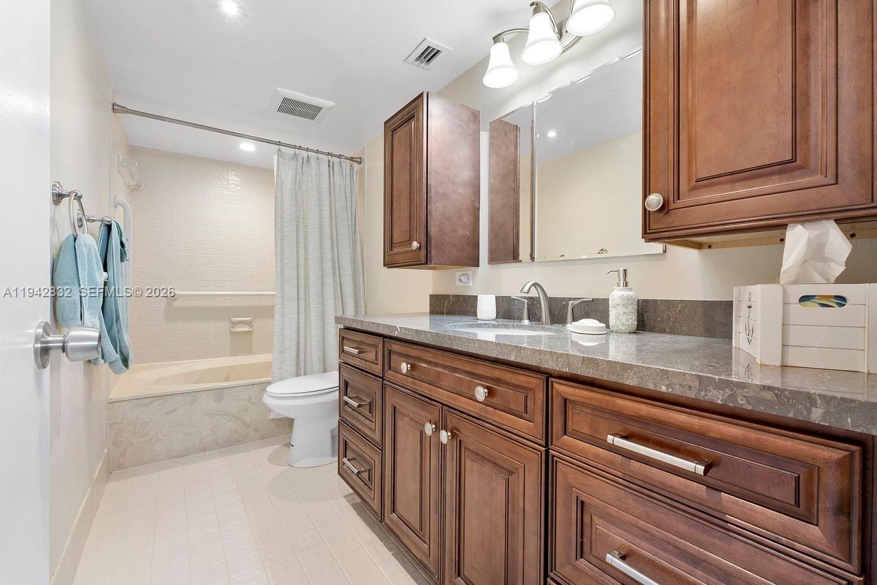 2200 S Cypress Bend Dr, Unit 406, Pompano Beach, FL 33069 Photo