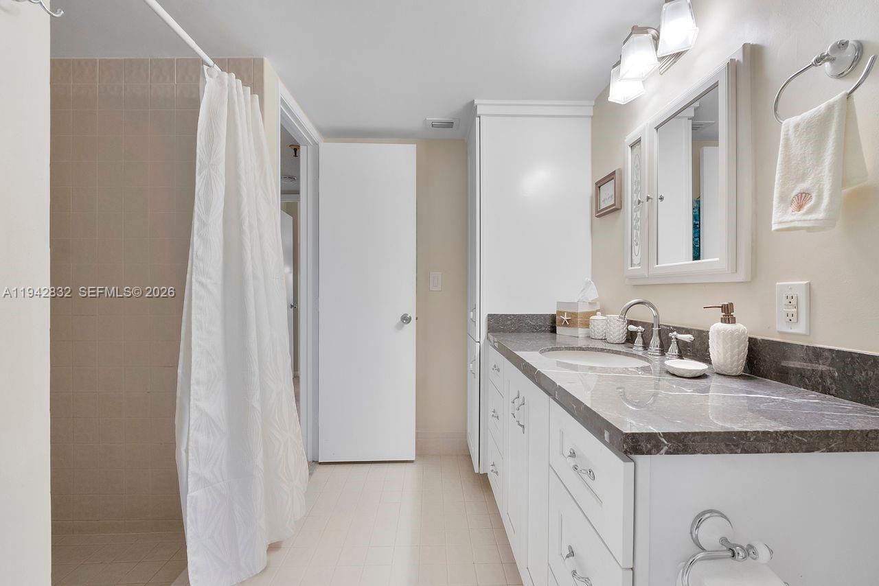 2200 S Cypress Bend Dr, Unit 406, Pompano Beach, FL 33069 Photo