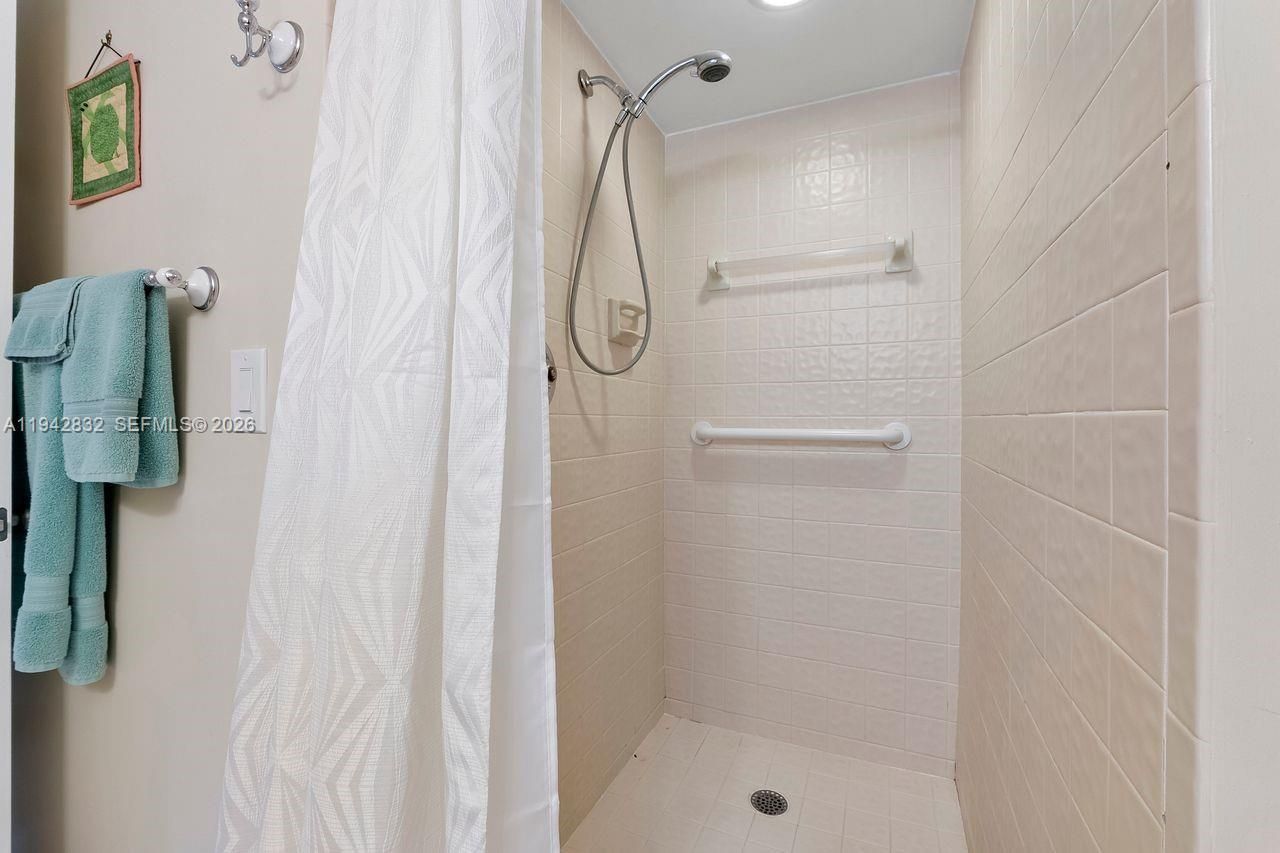 2200 S Cypress Bend Dr, Unit 406, Pompano Beach, FL 33069 Photo