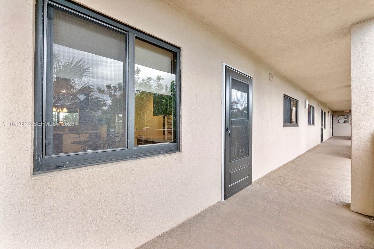 2200 S Cypress Bend Dr, Unit 406, Pompano Beach, FL 33069 Photo