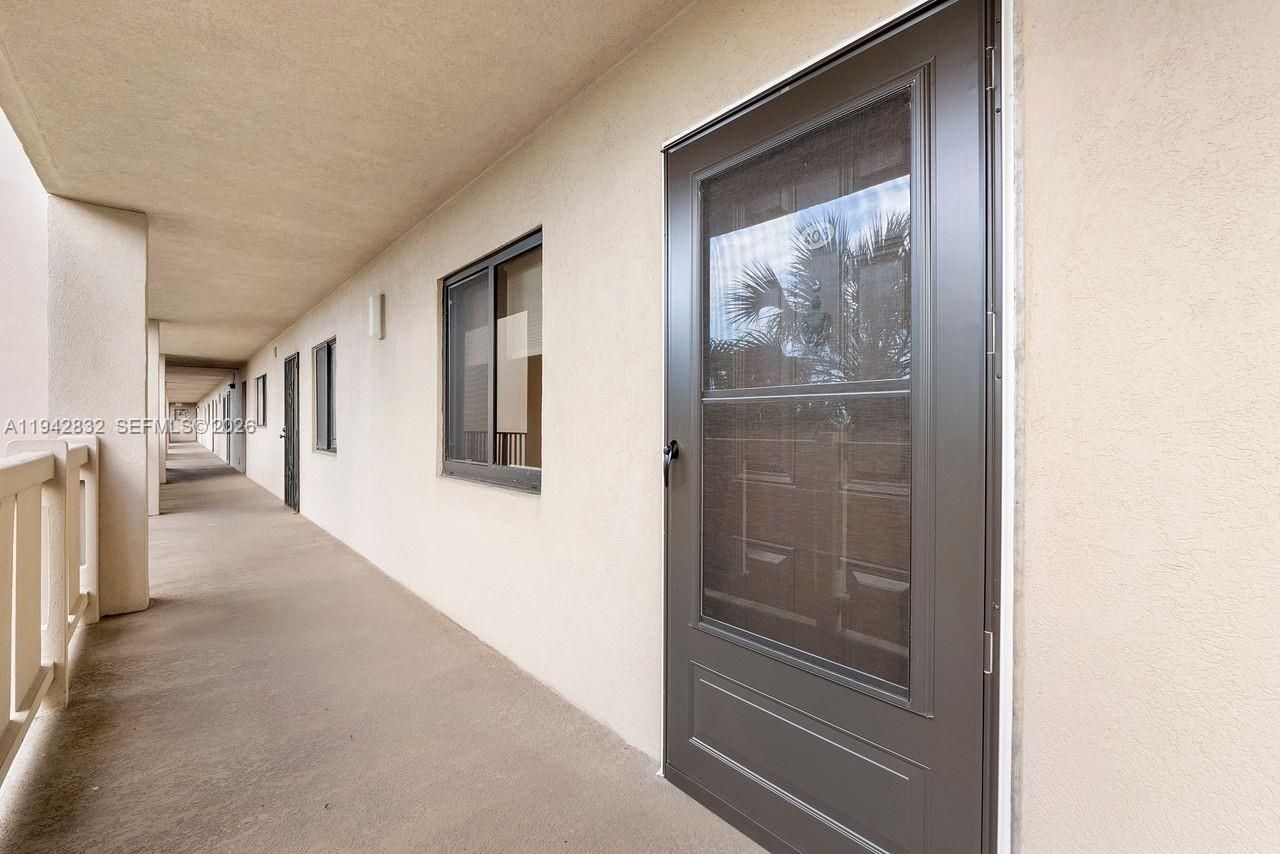 2200 S Cypress Bend Dr, Unit 406, Pompano Beach, FL 33069 Photo