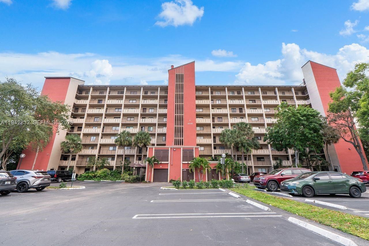 2200 S Cypress Bend Dr, Unit 406, Pompano Beach, FL 33069 Photo