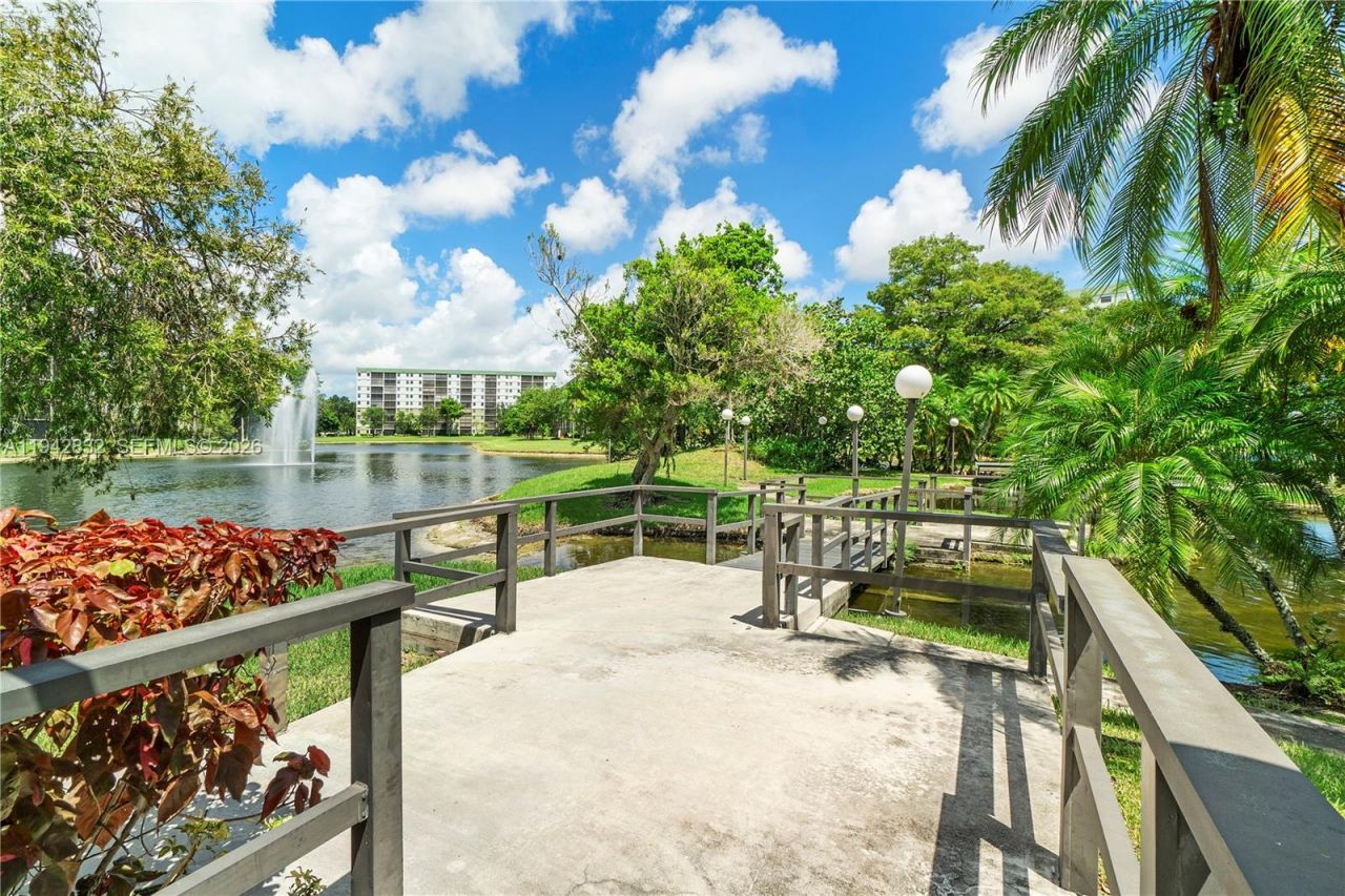 2200 S Cypress Bend Dr, Unit 406, Pompano Beach, FL 33069 Photo
