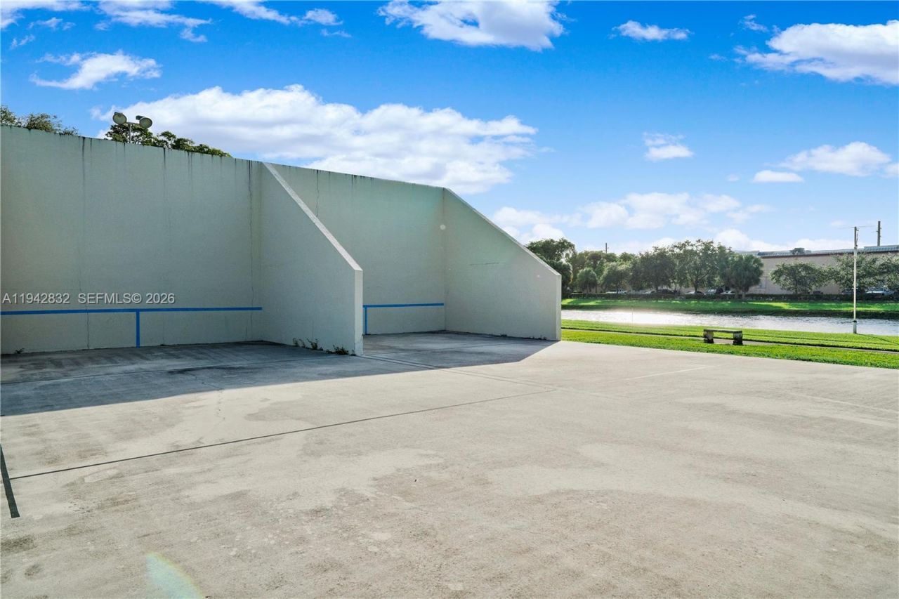 2200 S Cypress Bend Dr, Unit 406, Pompano Beach, FL 33069 Photo