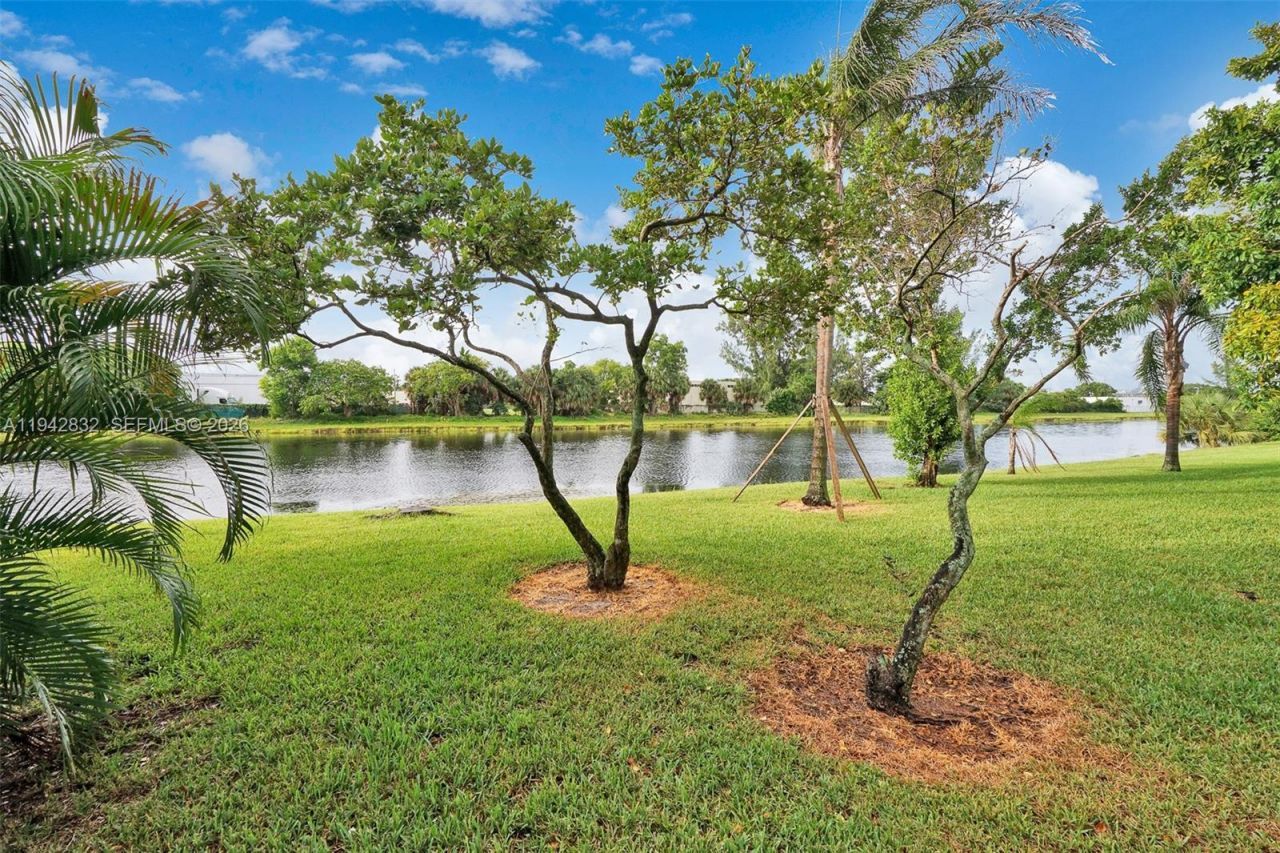 2200 S Cypress Bend Dr, Unit 406, Pompano Beach, FL 33069 Photo