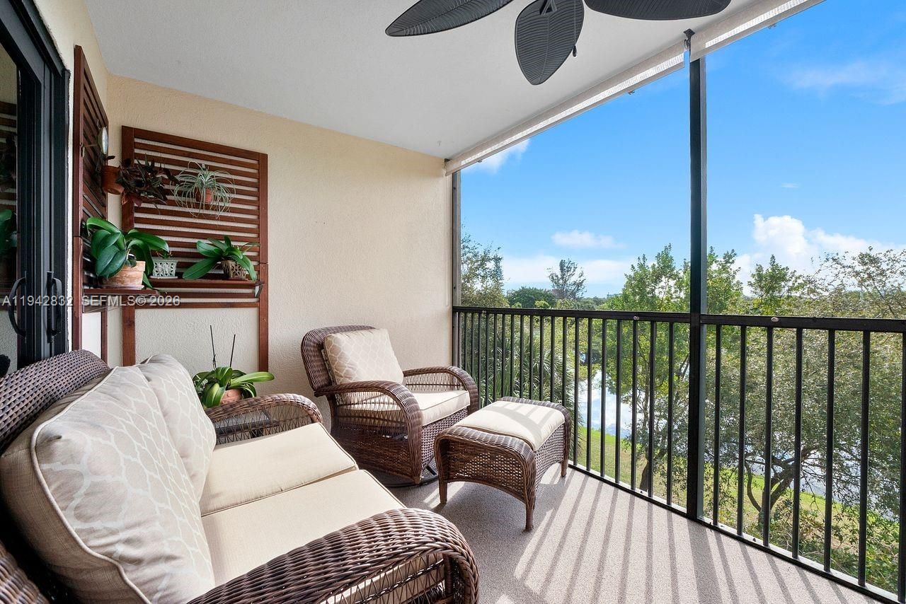 2200 S Cypress Bend Dr, Unit 406, Pompano Beach, FL 33069 Photo