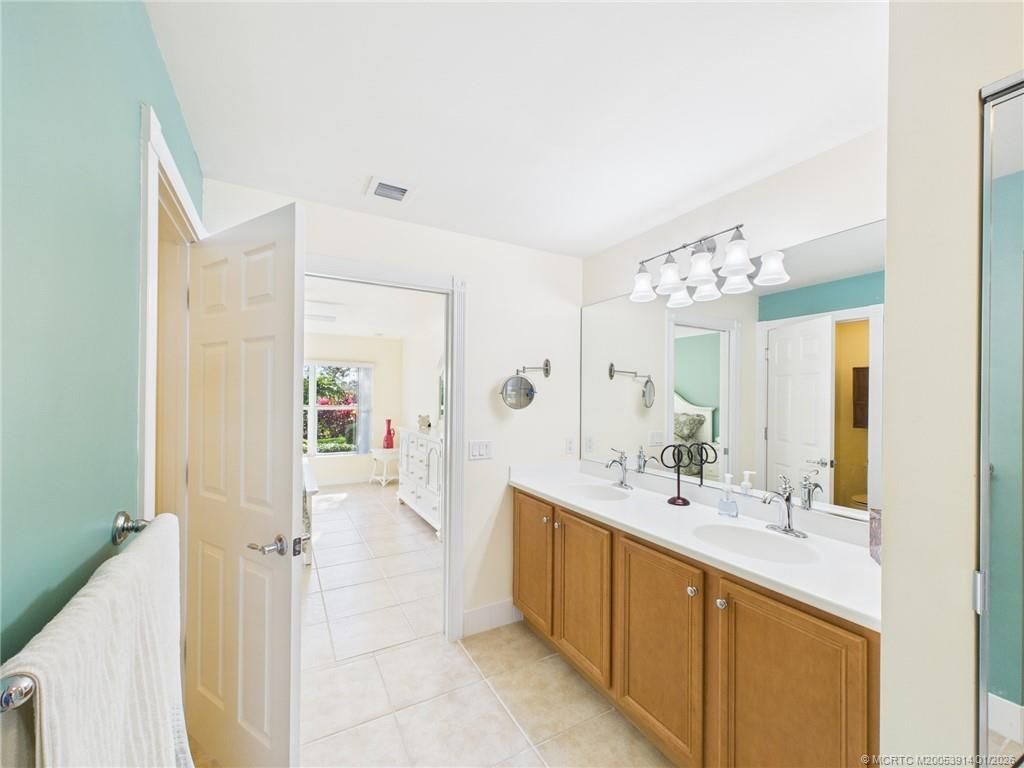 5315 NW Dominica Street, Vero Beach, FL 32967 Photo