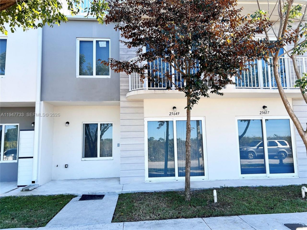 25649 SW 144th Ave, Homestead, FL 33032 Main Photo