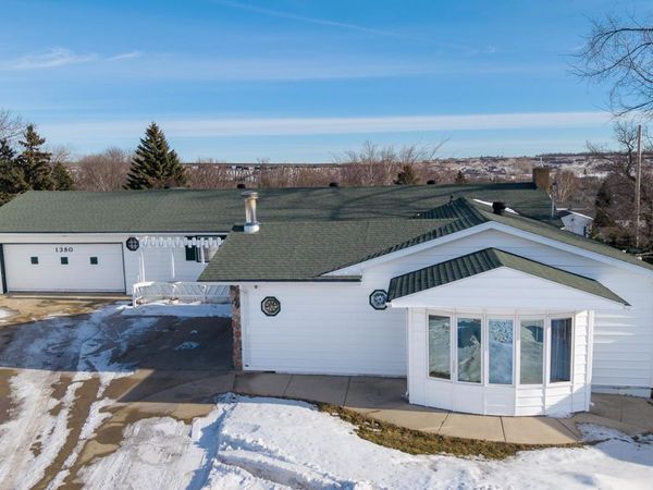 1380 Central Avenue N, Valley City, ND 58072
