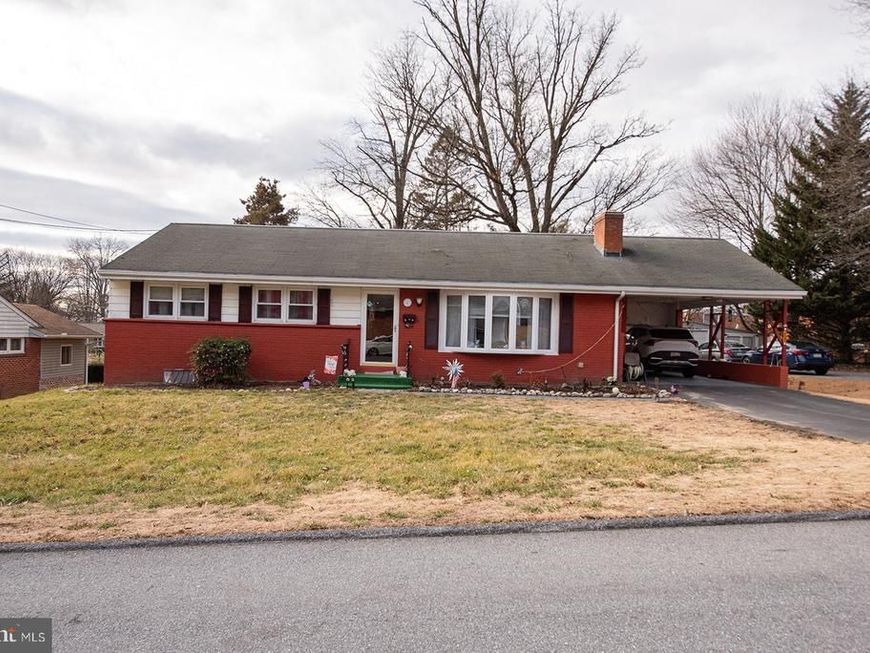 408 Fairway Drive, Lancaster, PA 17603 Main Photo