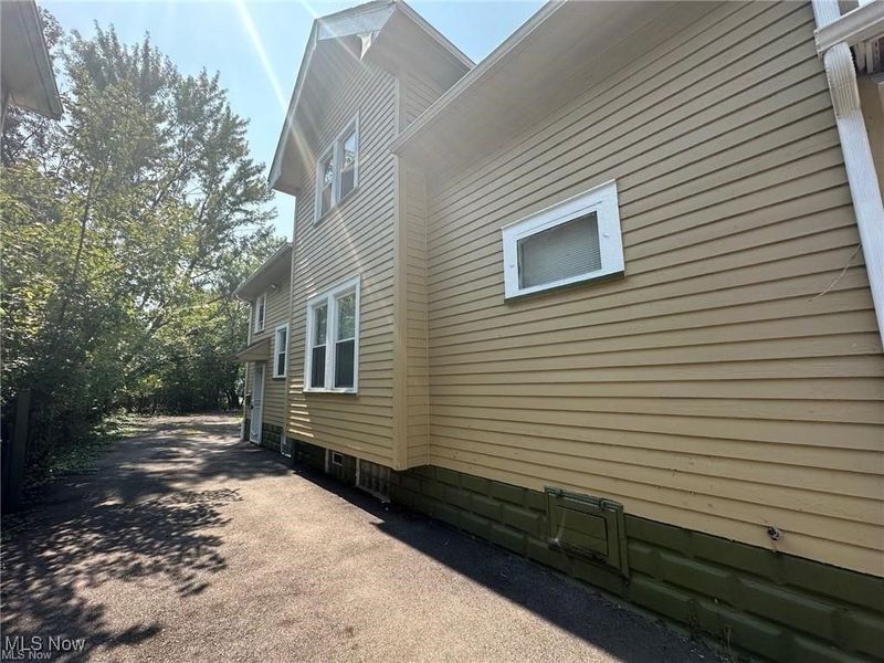 12912 Dove Avenue, Cleveland, OH 44105 Photo 3