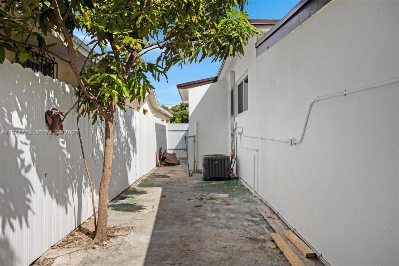 2530 SW 16th Ter, Unit 1, Miami, FL 33145 Photo