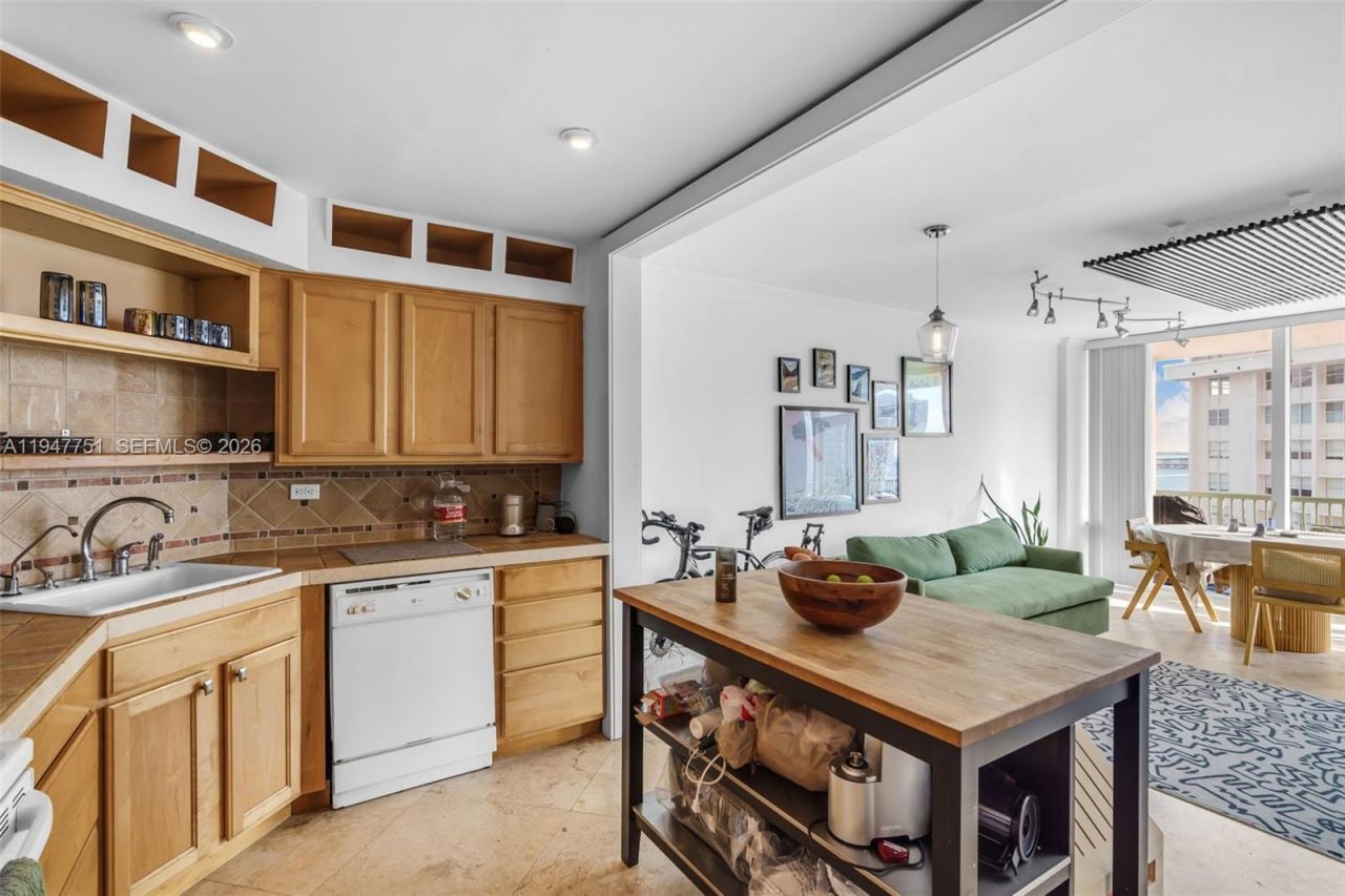 1408 Brickell Bay Dr, Unit 1206, Miami, FL 33131 Photo