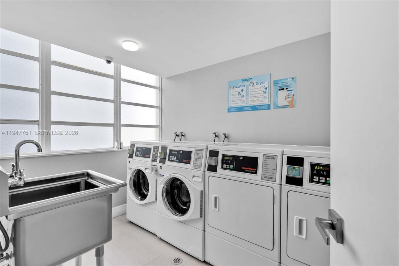 1408 Brickell Bay Dr, Unit 1206, Miami, FL 33131 Photo