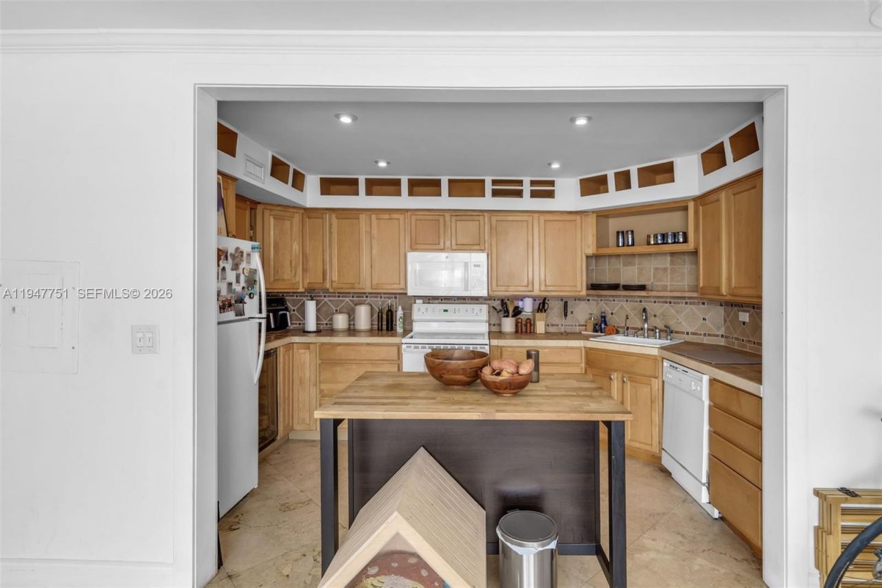 1408 Brickell Bay Dr, Unit 1206, Miami, FL 33131 Photo