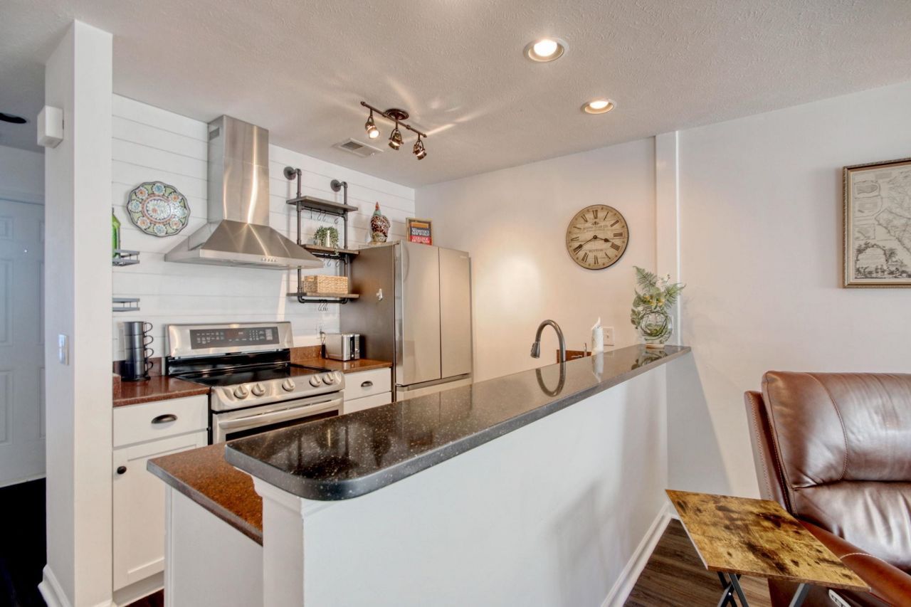 4637 Lightkeepers Way Photo 5