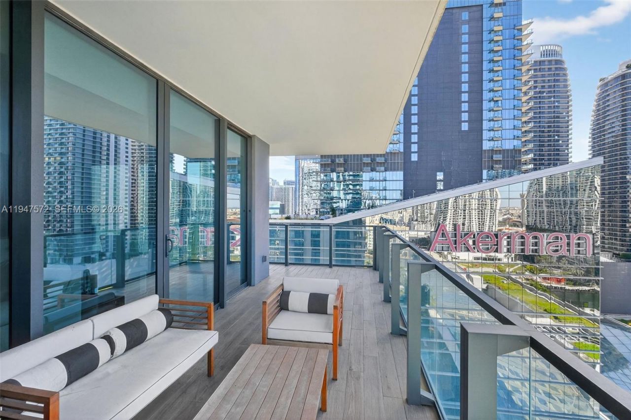 68 SE 6th St, Unit 1702, Miami, FL 33131 Photo