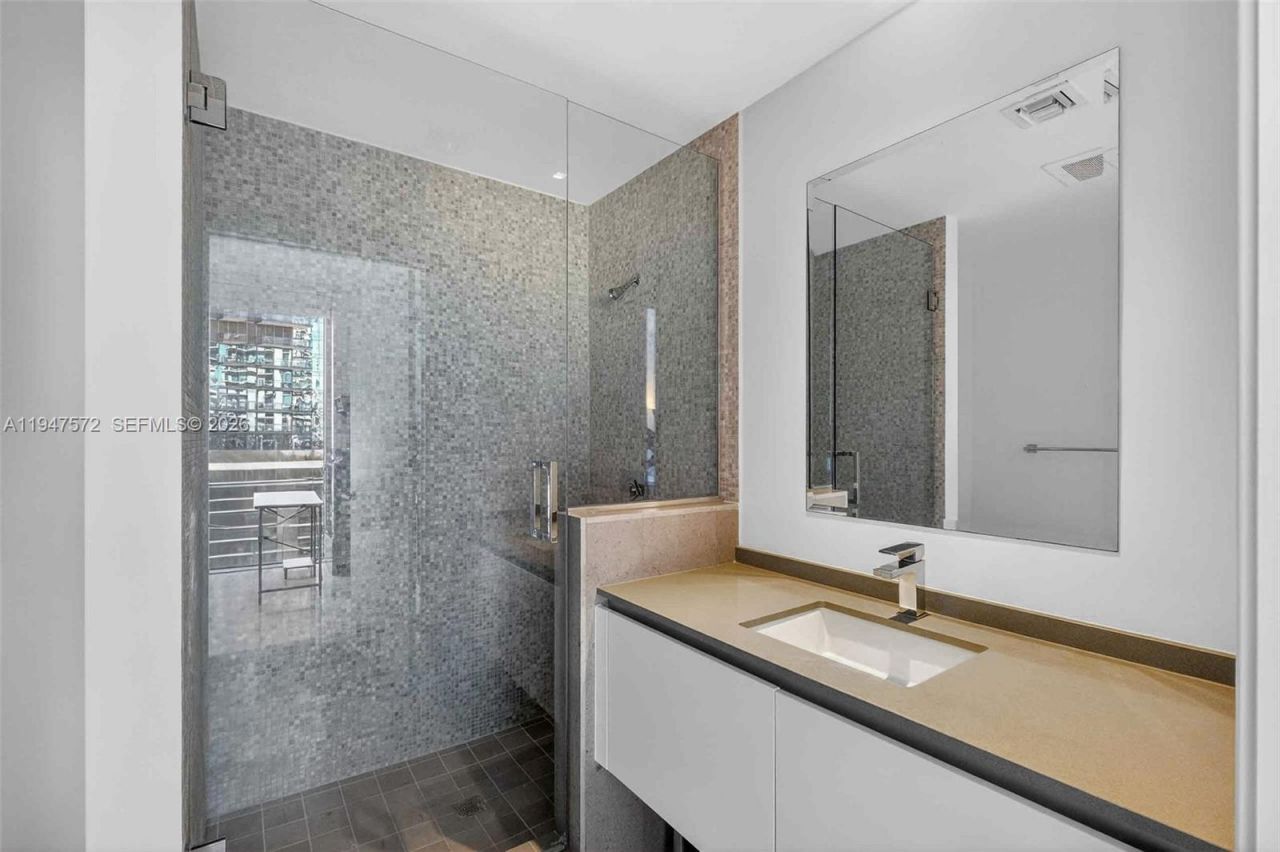 68 SE 6th St, Unit 1702, Miami, FL 33131 Photo