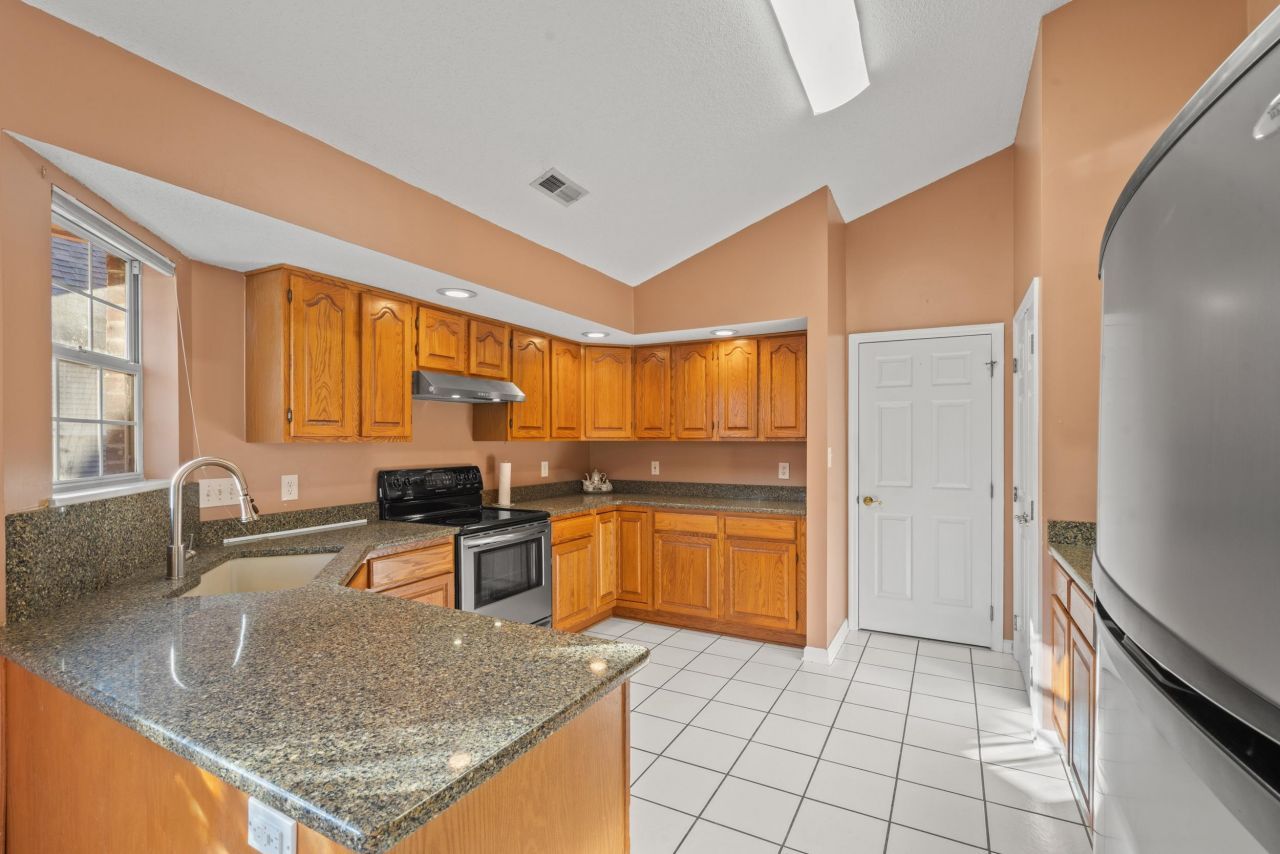 3106 Robyn Ct. Photo 9