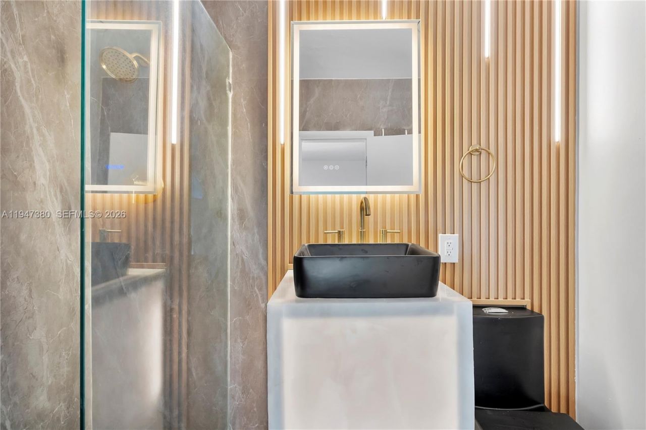 2350 SW 26th St, Miami, FL 33133 Photo