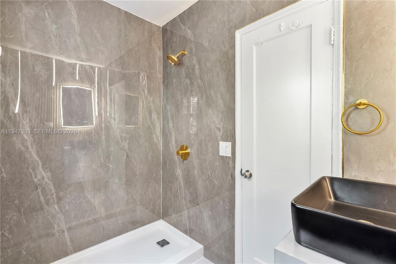 2350 SW 26th St, Miami, FL 33133 Photo