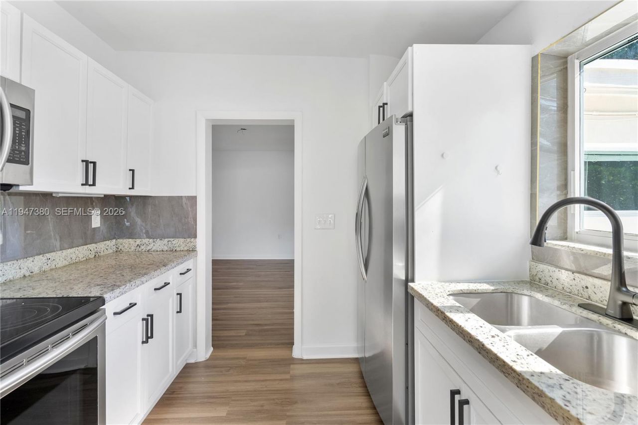 2350 SW 26th St, Miami, FL 33133 Photo