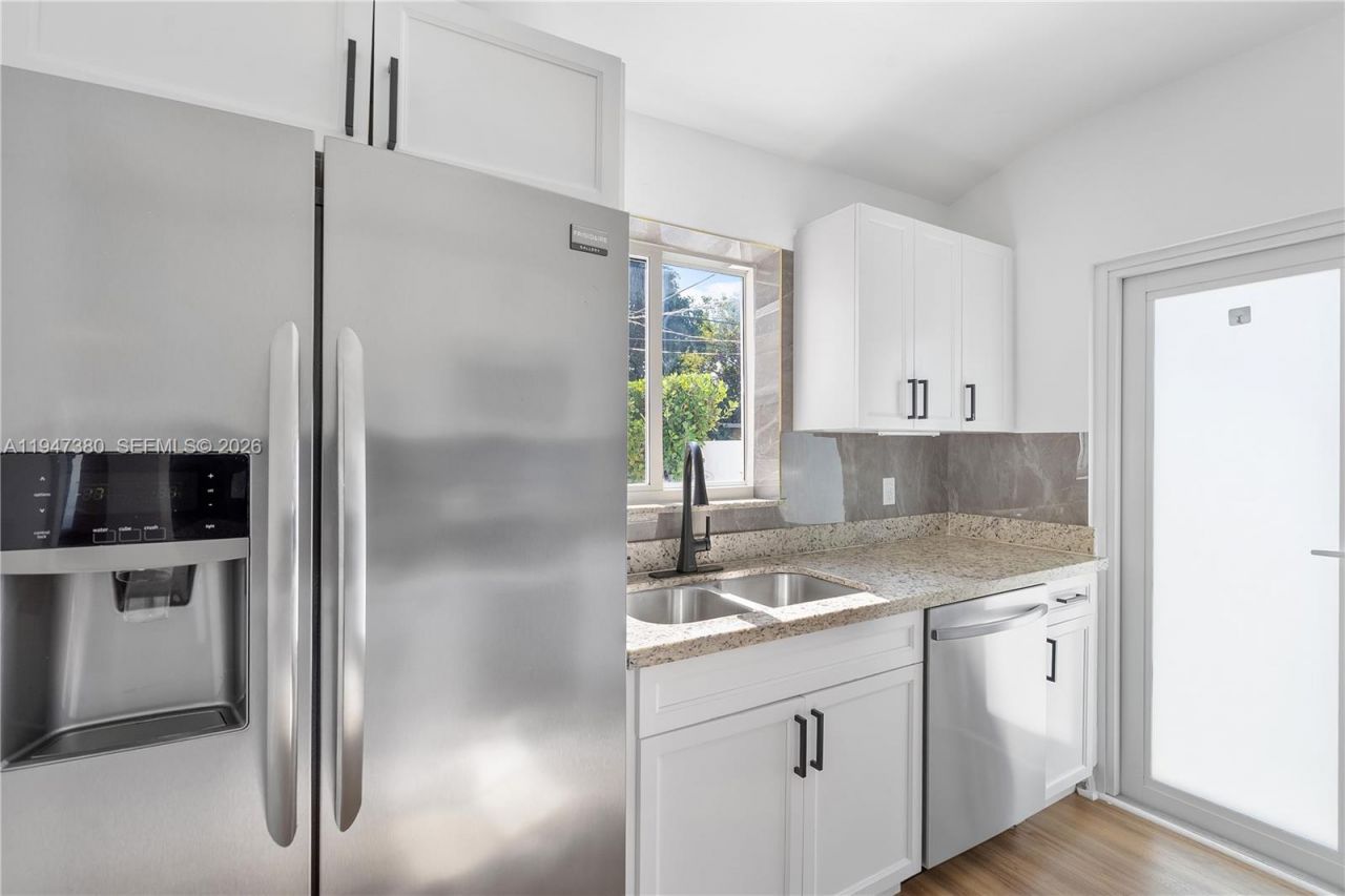 2350 SW 26th St, Miami, FL 33133 Photo