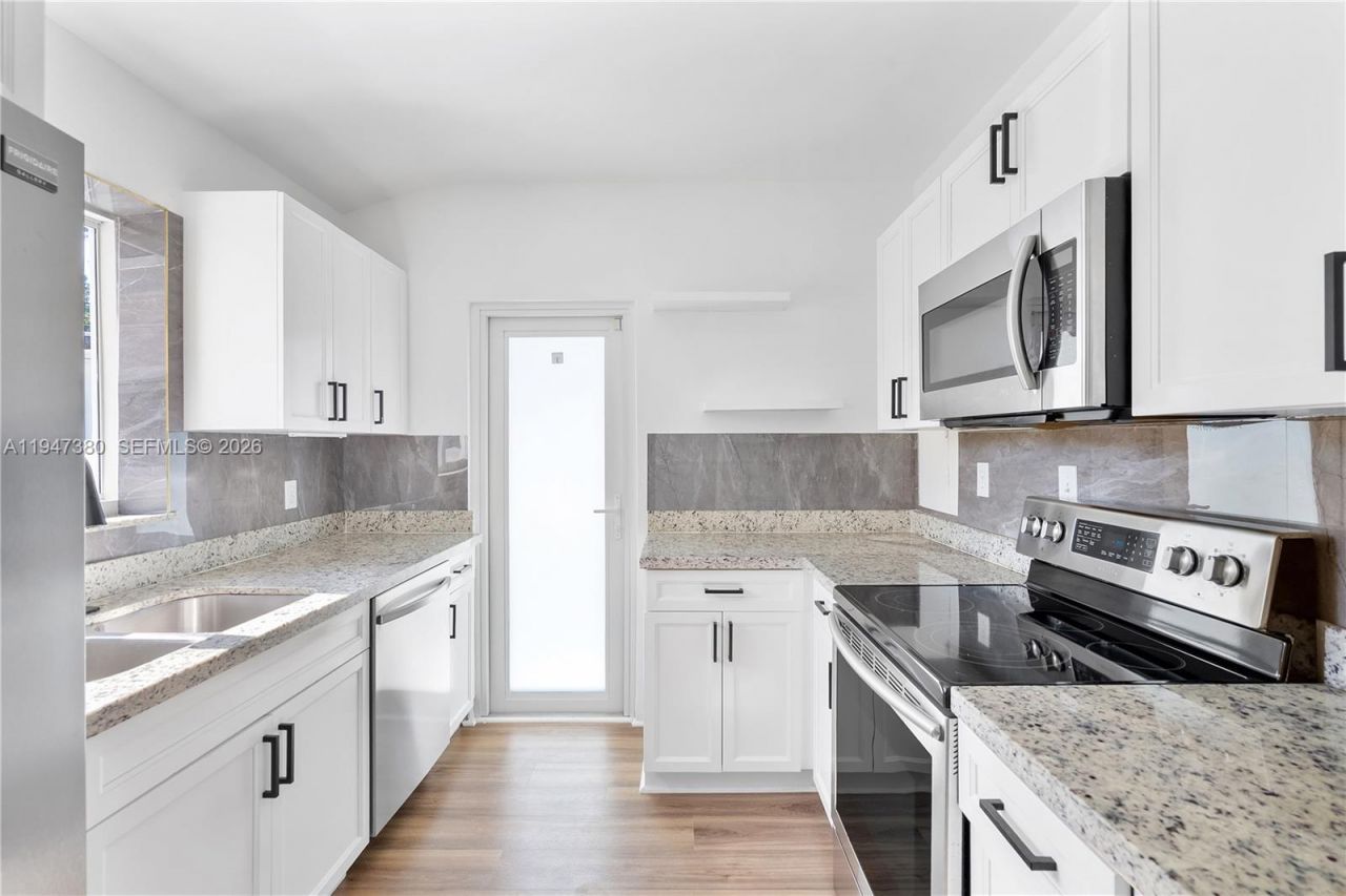 2350 SW 26th St, Miami, FL 33133 Photo