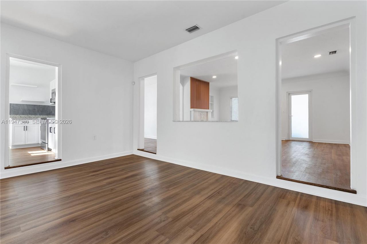 2350 SW 26th St, Miami, FL 33133 Photo