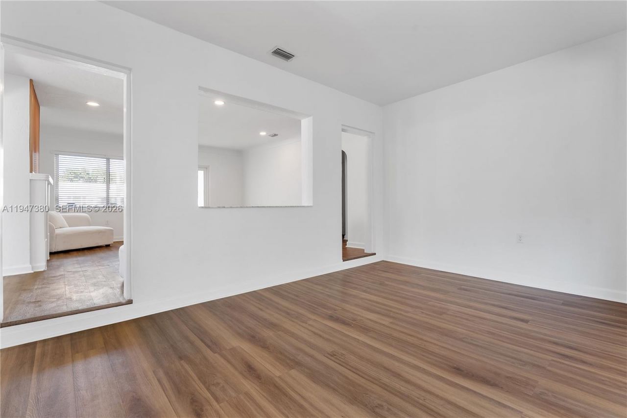 2350 SW 26th St, Miami, FL 33133 Photo