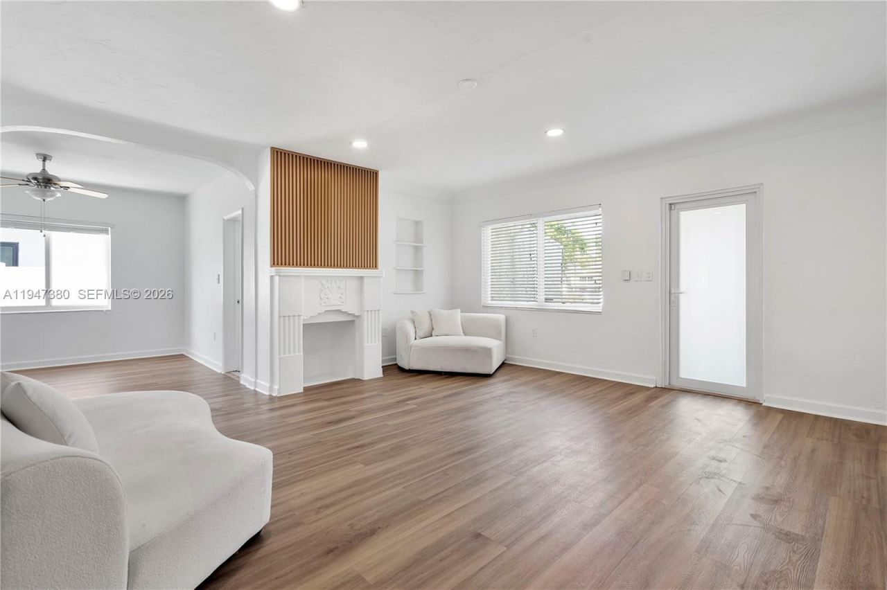 2350 SW 26th St, Miami, FL 33133 Photo