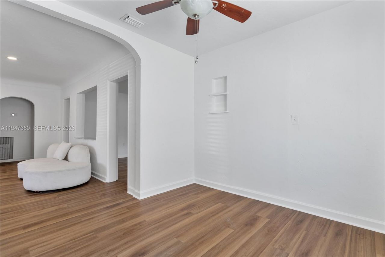 2350 SW 26th St, Miami, FL 33133 Photo