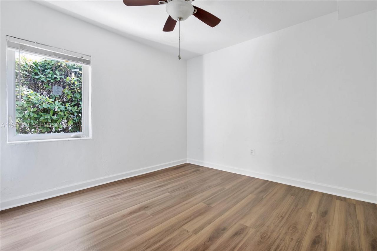 2350 SW 26th St, Miami, FL 33133 Photo