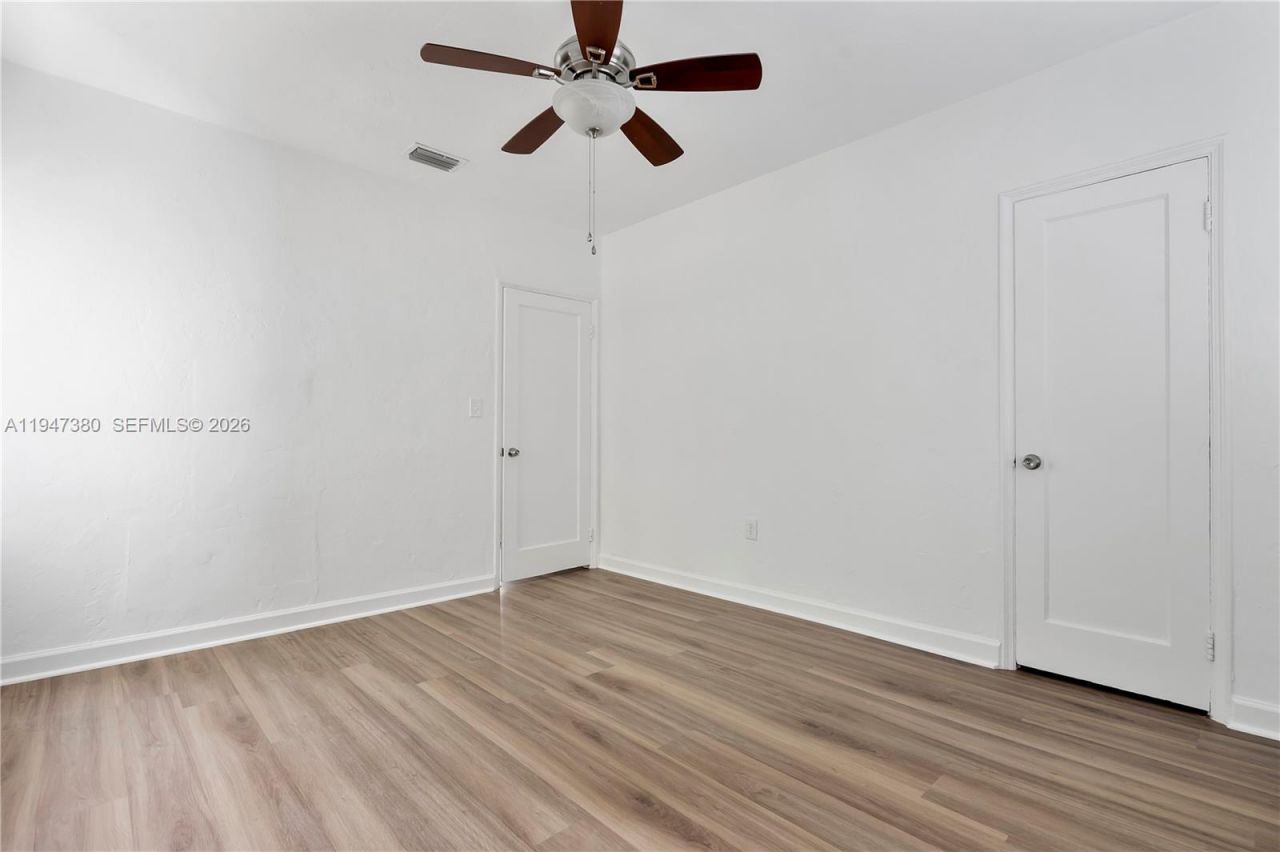 2350 SW 26th St, Miami, FL 33133 Photo