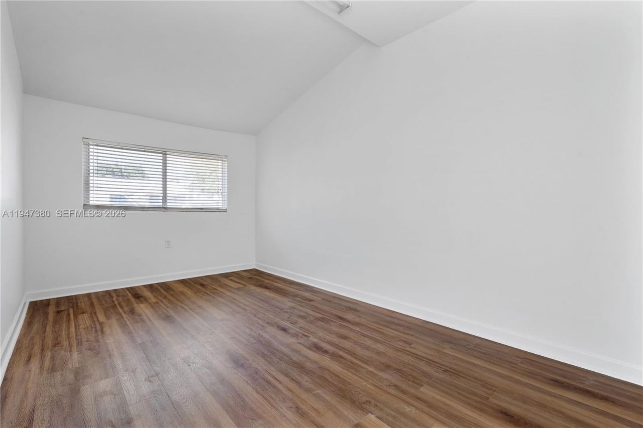 2350 SW 26th St, Miami, FL 33133 Photo