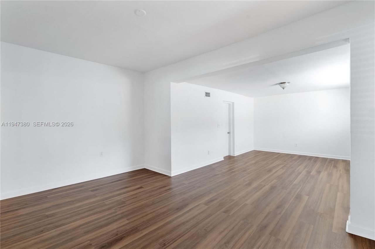 2350 SW 26th St, Miami, FL 33133 Photo