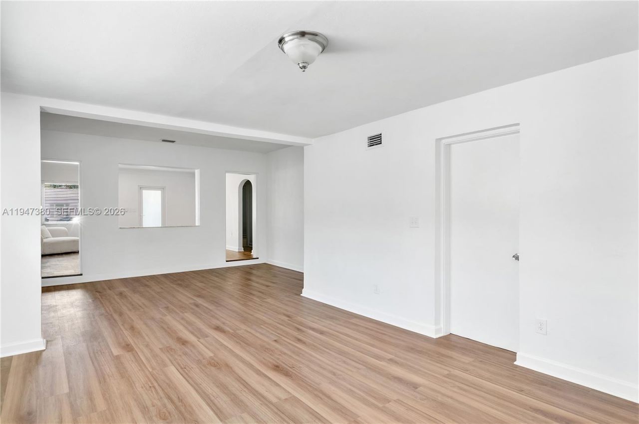 2350 SW 26th St, Miami, FL 33133 Photo