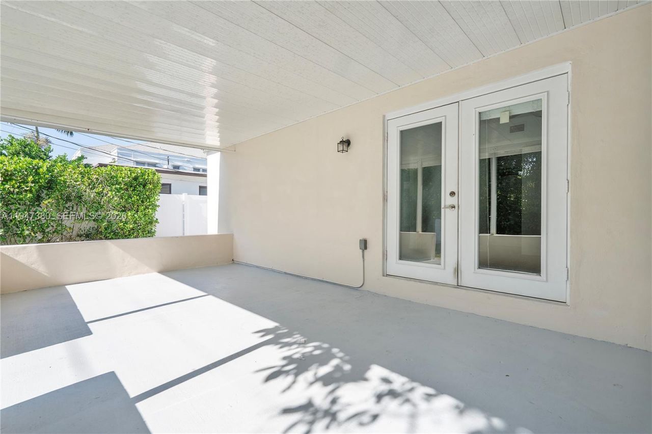 2350 SW 26th St, Miami, FL 33133 Photo