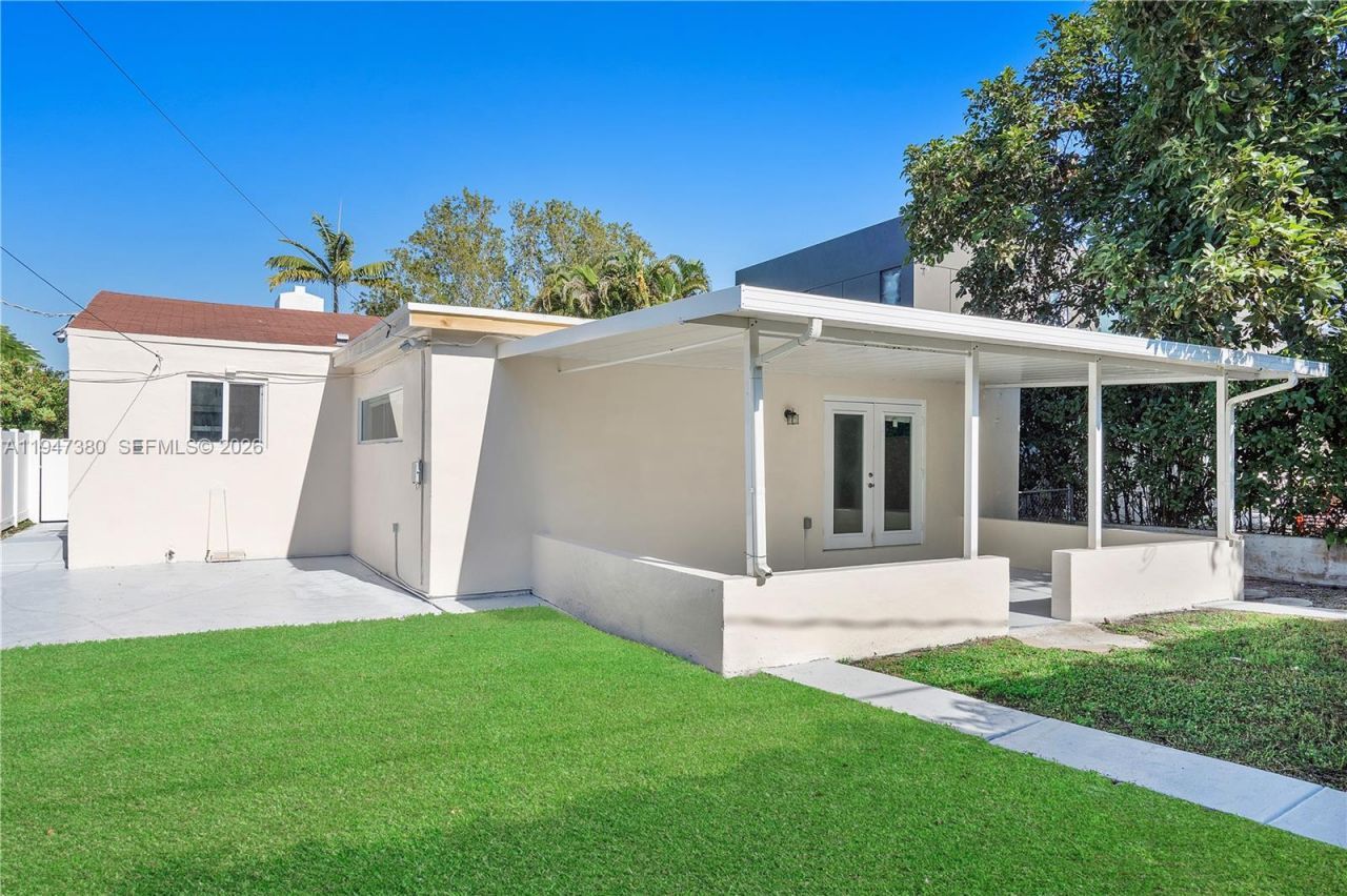 2350 SW 26th St, Miami, FL 33133 Photo