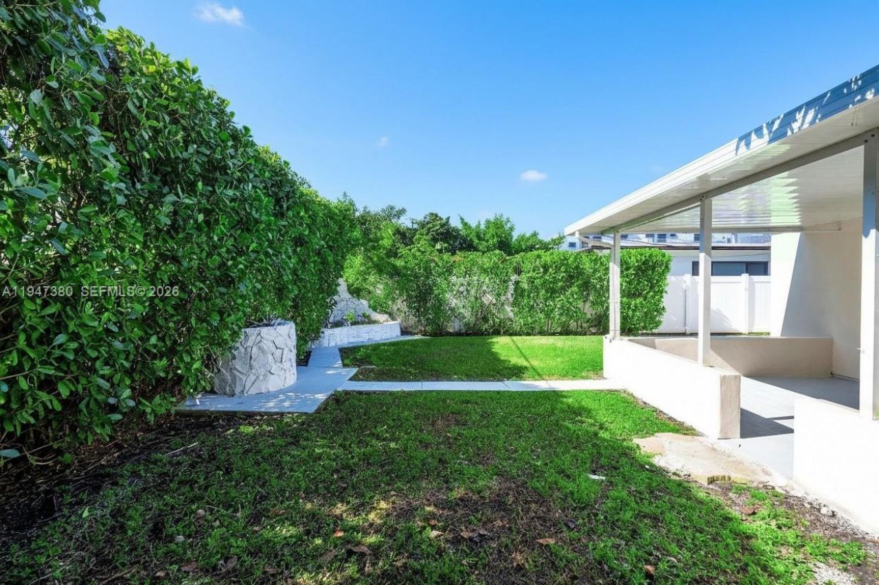 2350 SW 26th St, Miami, FL 33133 Photo