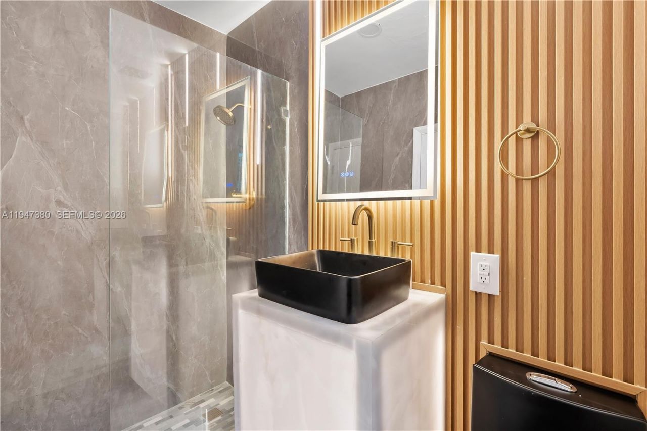 2350 SW 26th St, Miami, FL 33133 Photo